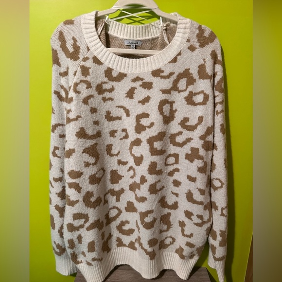 white birch Sweaters - White Birch Size 1X white and tan cozy oversized sweater